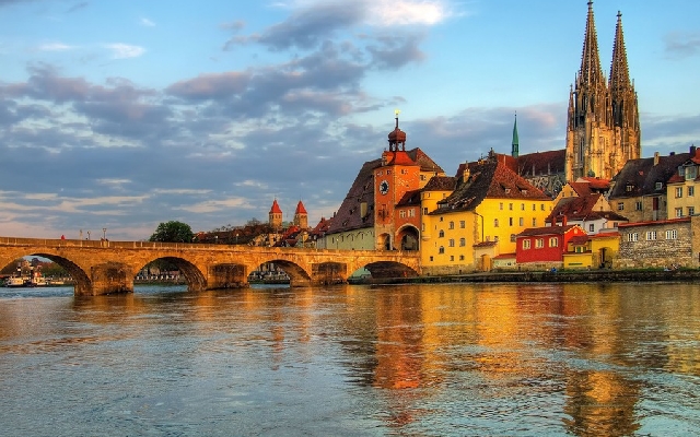 Khám phá Regensburg - thành phố cổ nổi tiếng trong tour du lịch Đức